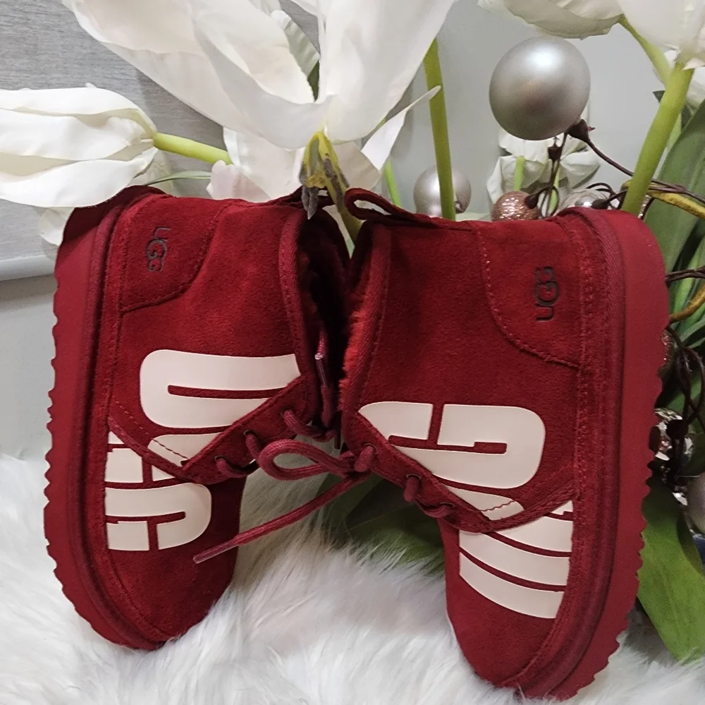 UGG Neumel Split LogoBoys' Grade SchoolSize4 new